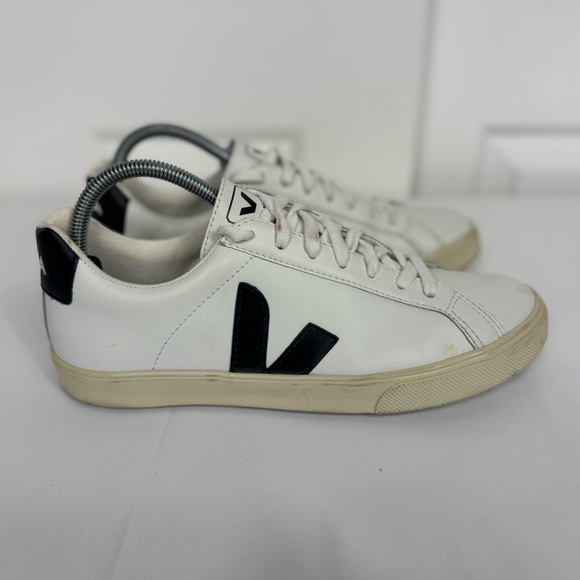 Veja Other - Veja Esplar Logo Leather Low-Top Sneakers, Extra White/Black, Size 9 (EU 40)